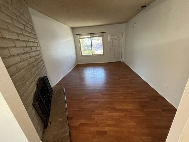 6936-6936 Sutro Ct Unidad 2BD