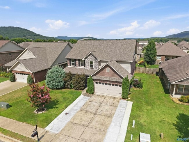 3011 Magnolia Leaf Cir SE