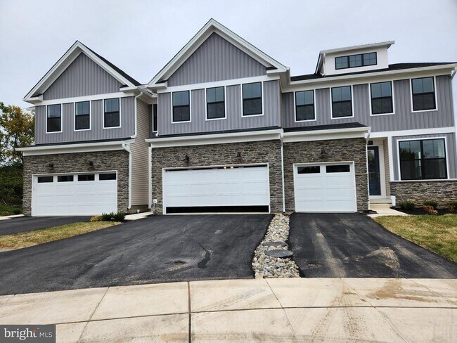 Photo - 821 Bayberry Ct