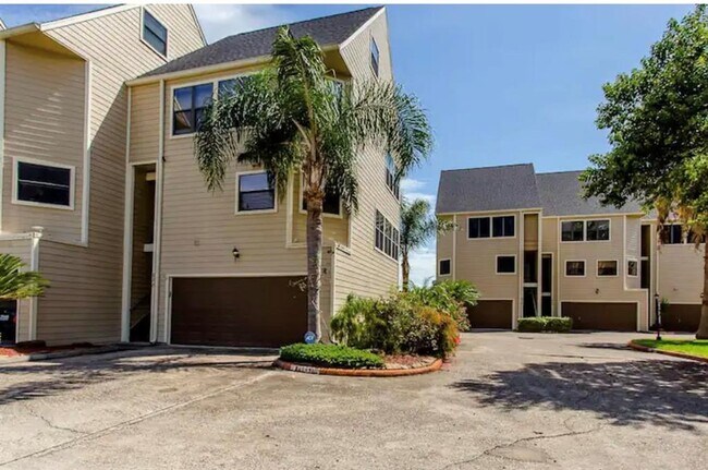 End Cap townhome with water view and boat slip - 888 Davis Rd
