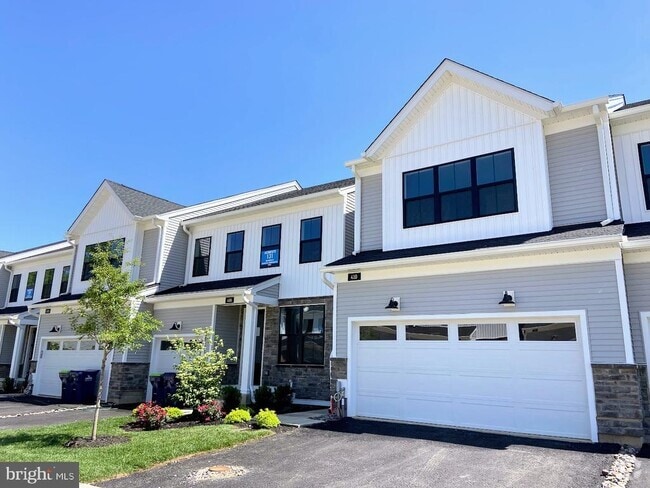 Building Photo - 408 HARTNUP St Rental
