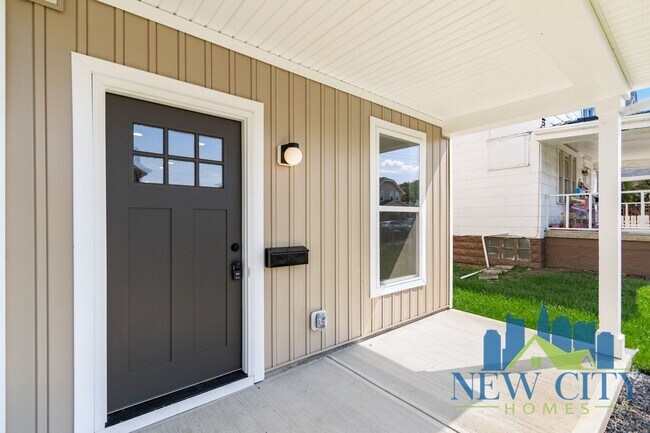 Photo - BRAND NEW! 2 Bedroom 2 1/2 Bathroom Newly ...