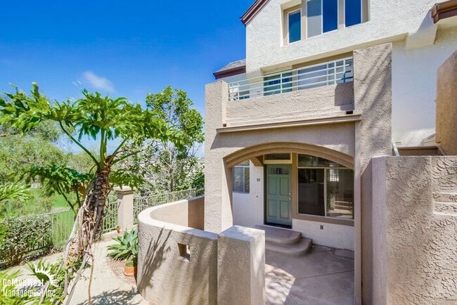 Building Photo - Elegant Dual Master 2Bdm 2.5Ba Townhome in...