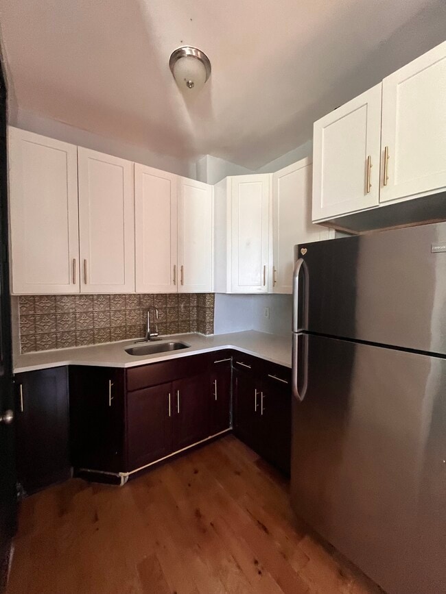 Building Photo - 221 Duncan Ave Unit 6 Rental