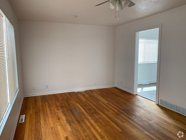 Building Photo - Great 3 Bedroom Home