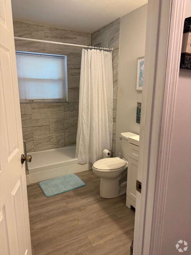 Building Photo - 7604 Berkshire Blvd Unit Furnished Studio Rental