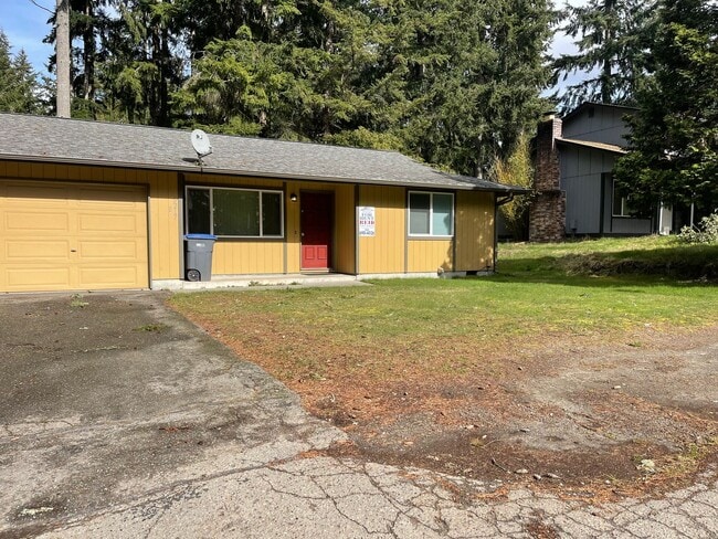DUPLEX - 2 BED 1 BATH WITH 1 CAR GARAGE IN CENTRAL PORT ORCHARD! - DUPLEX - 2 BED 1 BATH WITH 1 CAR GARAGE IN CENTRAL PORT ORCHARD! Unidad 2