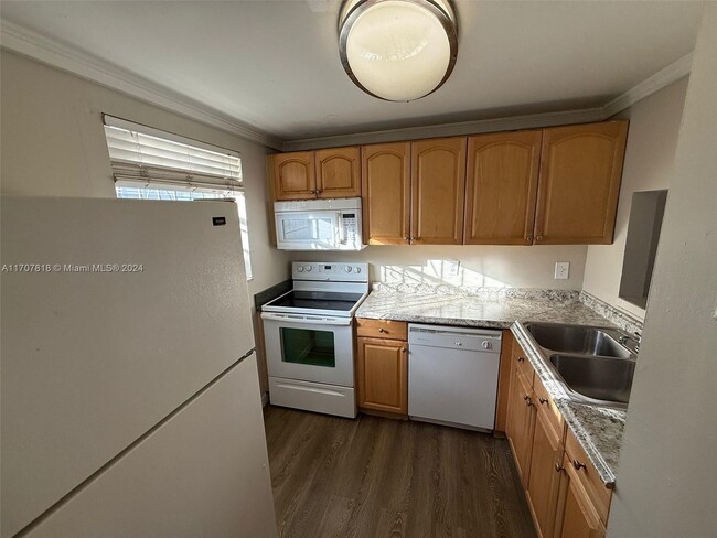 Photo - 1035 W 77th St Condo Unit 411