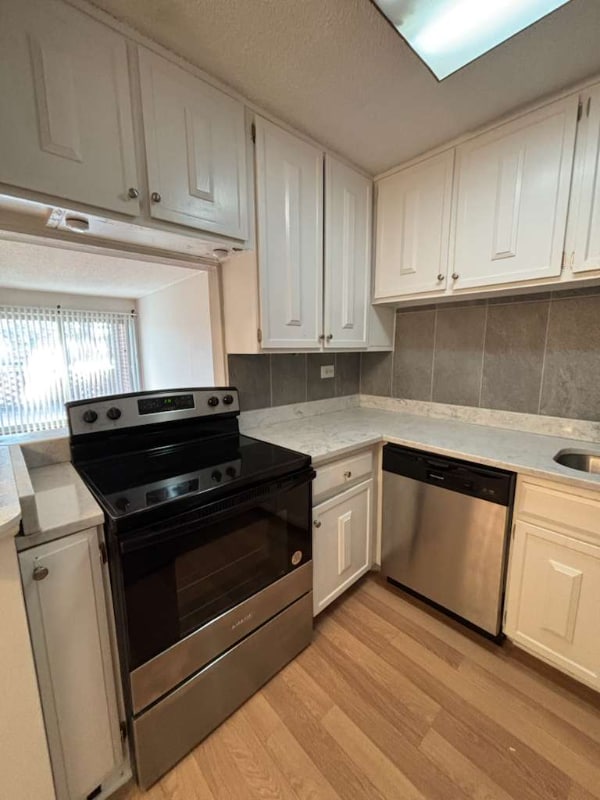 Photo - 16 E Old Willow Rd