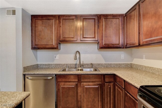 Building Photo - 5240 Indian River Dr Unit 275