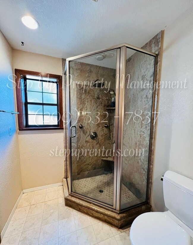 Photo - 2 Bedroom 2 Bath Home With Bonus Room off Racetrack!!!!