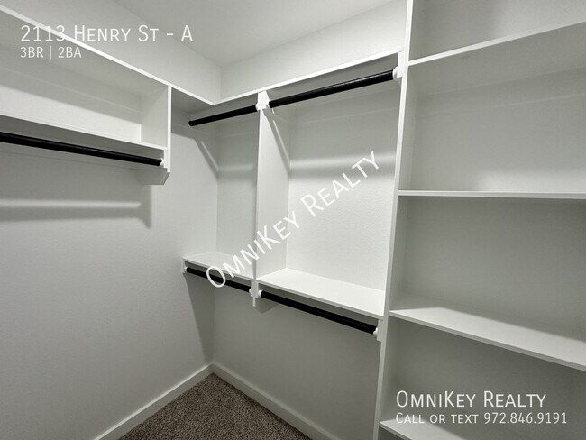 Photo - 2113 Henry St Unit A