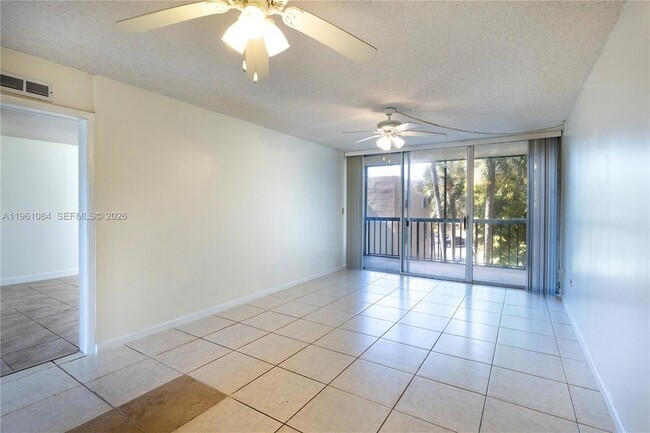 Photo - 10855 SW 112th Ave Unidad 311