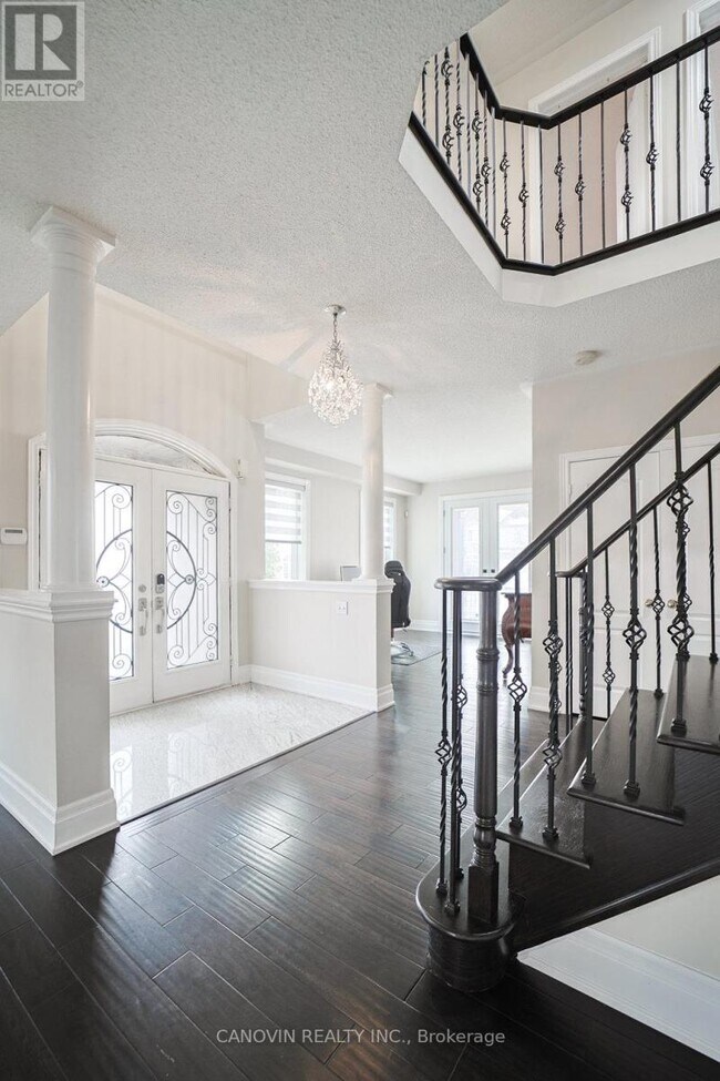 Photo - 2353 Woodcrest Dr