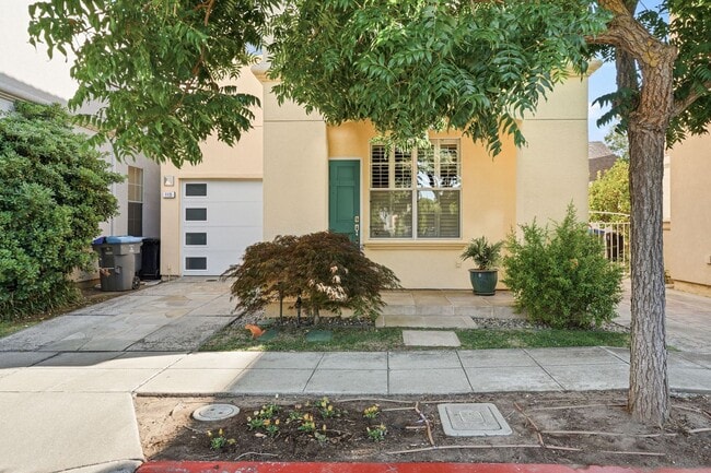 Building Photo - Stunning 3-Bedroom Home in a Prime Mountain View Location with Top-Rated Los Altos Schools!