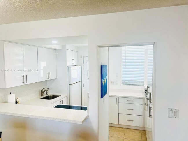 Photo - 3020 Marcos Dr Unidad S509