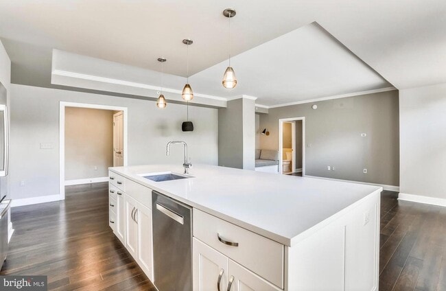 Photo - 4915 Hampden Ln Unidad 101