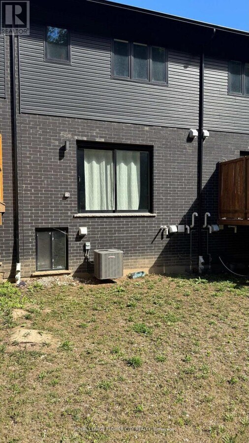 Photo - 928 Robert Ferrie Dr