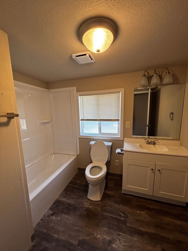 Photo - Remodeled 3 bed/ 2 bath with a sperate bon...