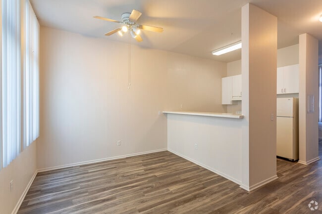 2 BR, 1.5 BA - 955 SF