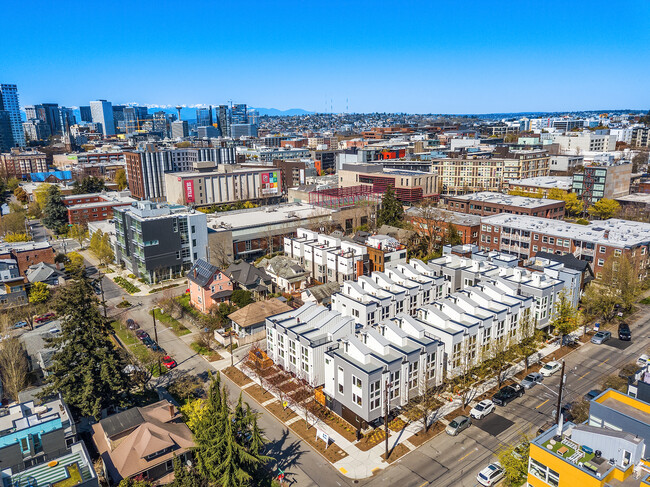 Photo - 1334 E Spring St Townhome