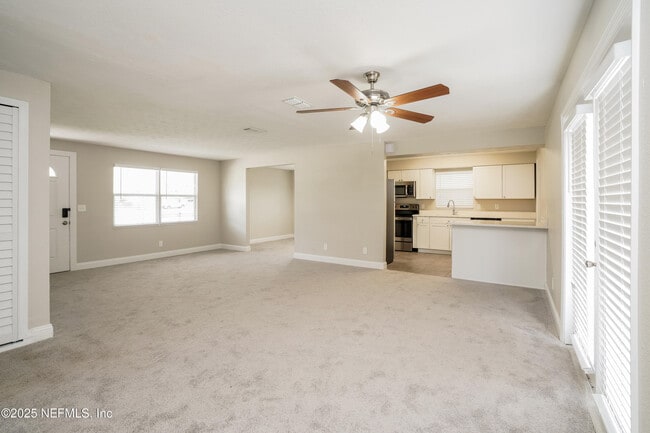Photo - 583 Madeira Dr