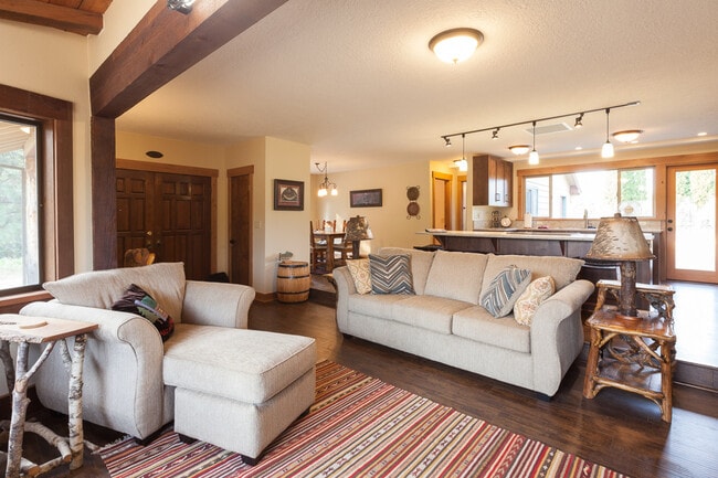 Building Photo - 6715 Cooper Spur Rd Unit ID1247436P Rental