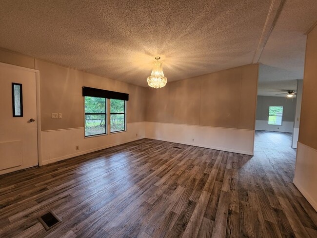 Photo - 3 Bed  2 Bath  2 Garage/Workshop and Fenced