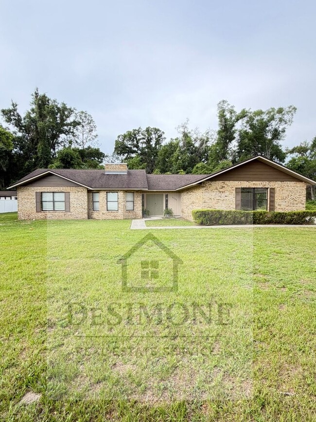 Photo - Charming 3BR Home in Country Oaks – Close to West Marion Hospital, Shopping, Dining & WEC