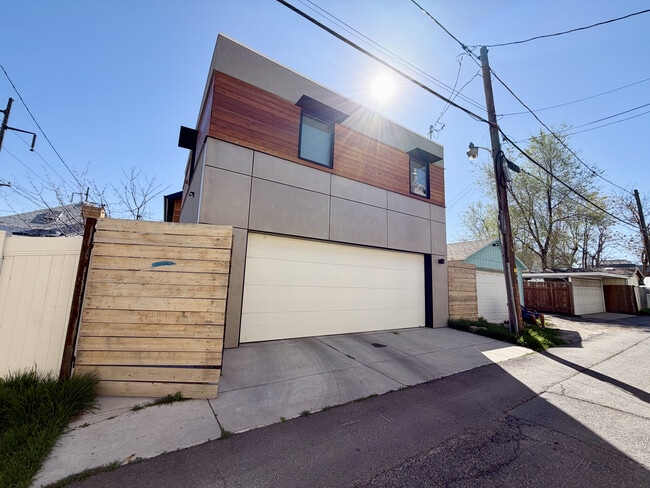 Alleyway Garage Entrance - 806 S Jefferson St Unit B