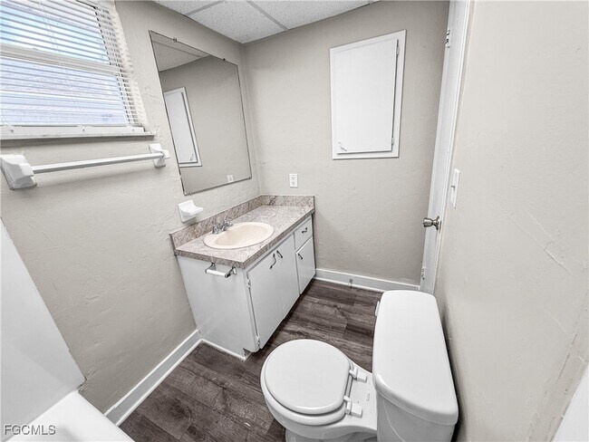 Building Photo - 3744 Estelle Ave