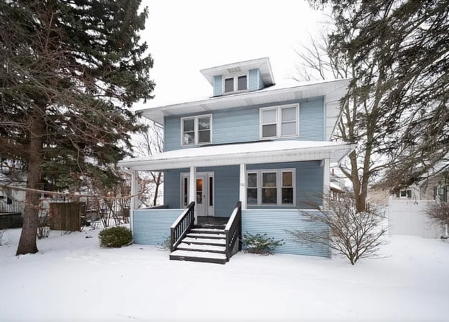 Building Photo - 720 E Ludington Ave Rental