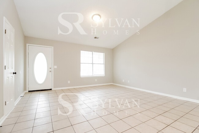 Photo - 520 Country Garden Dr