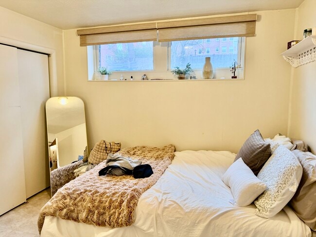 Building Photo - 50 Parkman St Unit B3