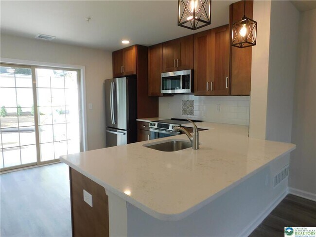 Photo - 324 E Frankford St