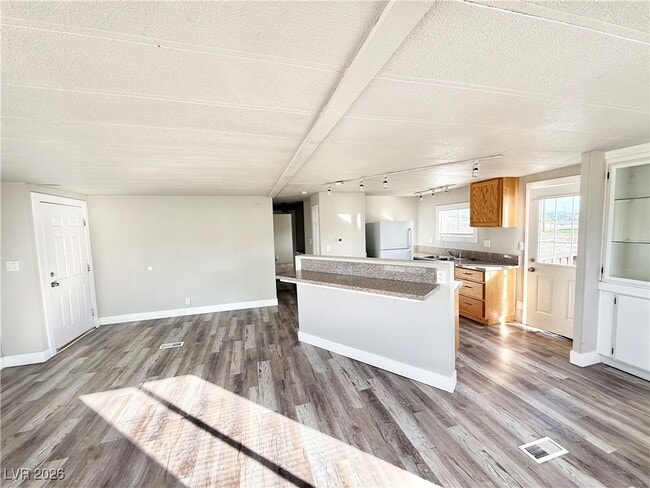 Photo - 4331 W Victoria St