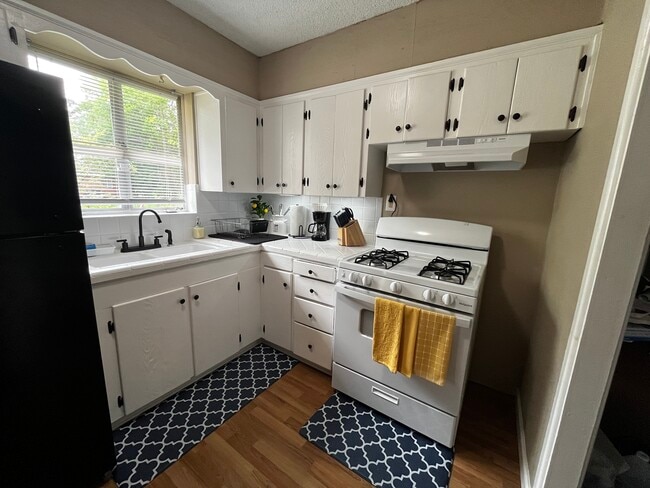 Full Access to Kitchen - 39 Rosemont Dr