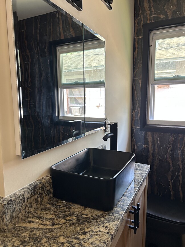 Photo - 711 15th Ave NW Unidad #B