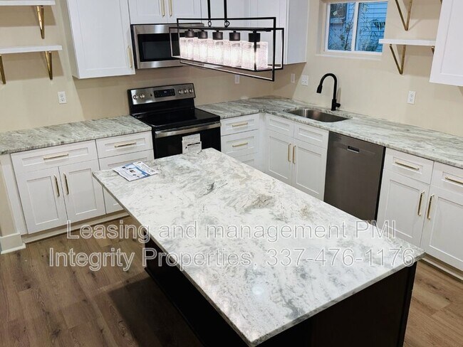 Photo - 136 Greentree Dr