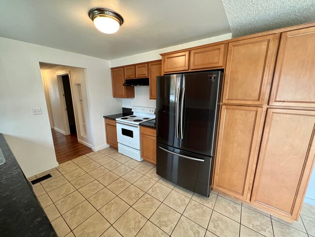 Photo - 990 Janes Rd