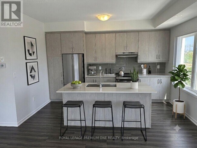 Photo - 150 Honeycrisp Cres
