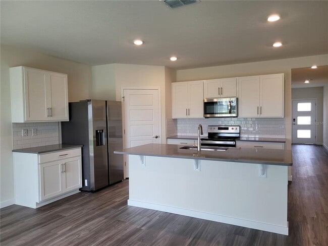 Photo - 399 Tanis Ave