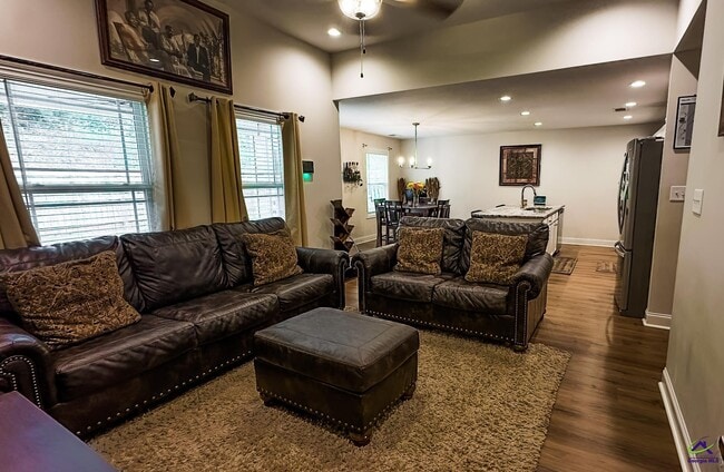 Photo - 181 Red Tail Cir