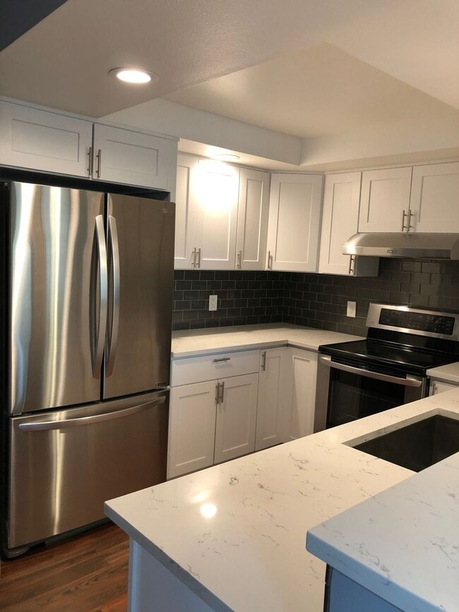 Photo - 3 bedroooms townhouse. Great School District!!