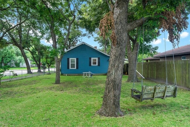 Photo - 502 6th Ave N
