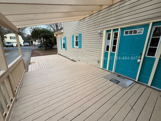 Photo - 7622 Helmdale Ave