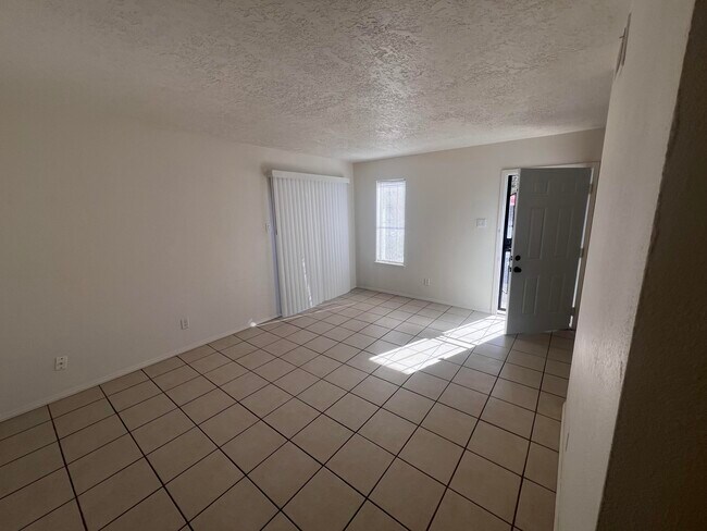 1005 Dickerson Dr SE