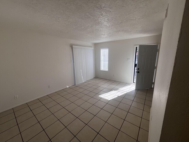 Photo - 1005 Dickerson Dr SE