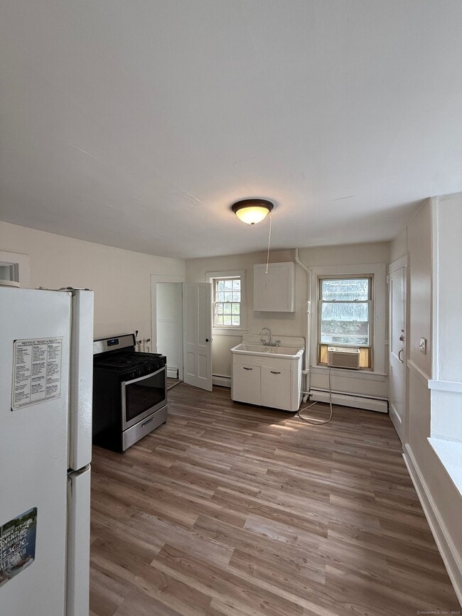 Building Photo - 291 Spruce St Unit 4 Rental