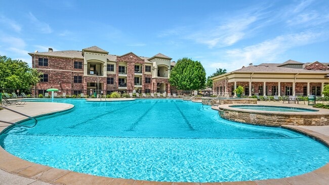 Building Photo - Crest Manor Rental